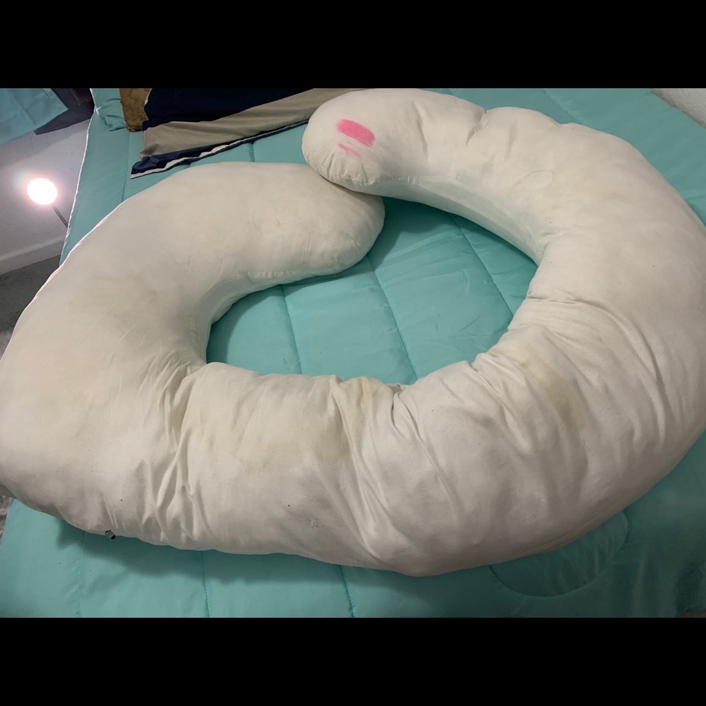 1 Maternity body pillow
